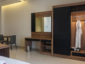 Отель The Plaza  and Resort