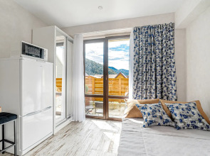 Квартира студия с террасой и видом на горы Я на море