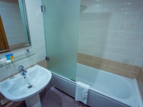 Отель Ani Central Inn