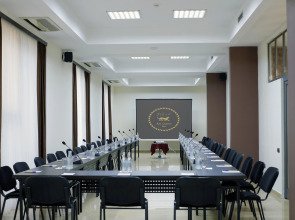 Отель Ani Central Inn