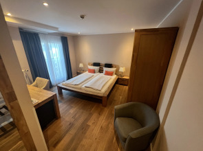 Отель Attaché an der Messe