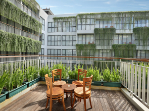 Отель Neo+ Kuta Legian