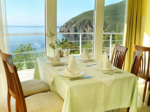 Отель Мажестик