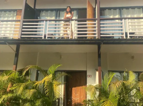 Hotel YogiTree beach Resort & Cafe