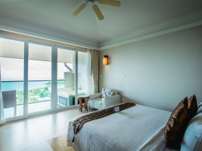 Отель KC Resort & Over Water Villas