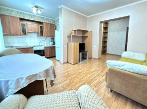 Квартира трехкомнатная в центре на Весенней