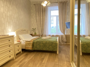 Трехкомантная квартира у летнего сада в Мозаичном дворе