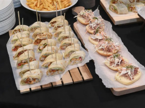 Отель Mona Plaza