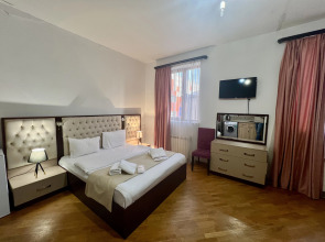 Отель Castle Family