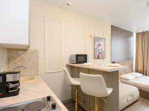 Апартаменты ApartHause с кофемашиной  рабочим местом и стильным дизайном