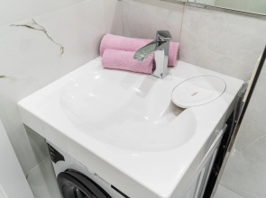 Апартаменты в Совpeмeннoм ЖK в Пяти Минутaх Ходьбы oт Мopя от LеtоApart