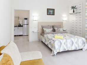 Апартаменты на Яна Грунта 1 -4/1