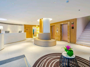 Отель Citrus Sukhumvit 11 by Compass Hospitality