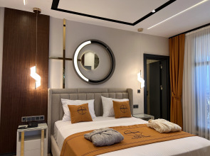 Hotel Elysian Airport