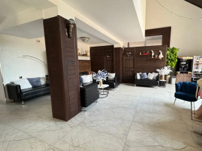 Апартаменты студия с видом на Кавказские горы есть бассейн и баня