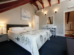 Palace Central Square