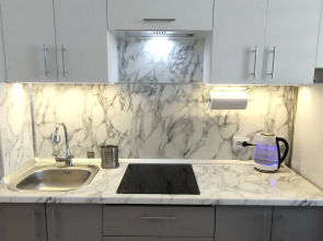 Квартира Новая Cовременная Cтудия с Видом на Рощу