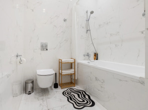 Апартаменты 4-комнатные HomeApart К.Маркса, 30