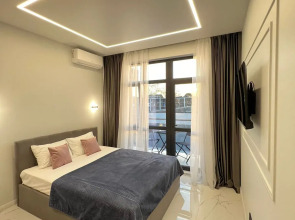 Апартаменты 3х местная студия студия с балконом и бассейном