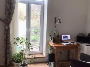 Апартаменты возле пляжа с красивым садом