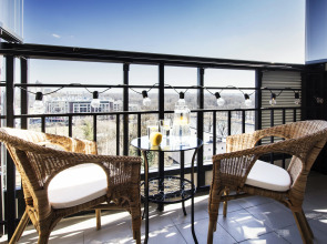 Апартаменты Cozy River and Park View Apartment