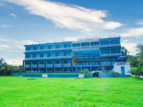 Отель Trincomalee Beach Resort & Spa