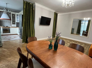 Квартира M.O.O.N APARTMENTS  Толе би Тулебаева кв 8 Центр