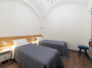 Отель Двенадцать