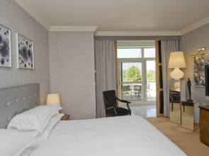 Отель Vichy Spa Hôtel Les Célestins