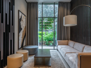 Студия у Метро Космонавтов