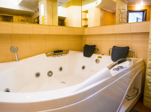 Апартаменты Центр города в 5 минутах езды размещение 12 мест, сауна, кондиционер