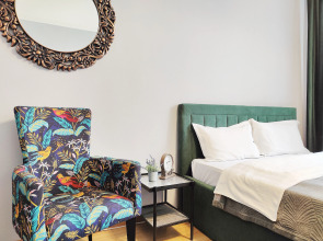 Апартаменты M.O.O.N. APARTMENTS Seifullina 500