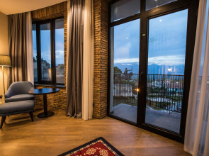 Отель Holiday Inn Telavi, an IHG Hotel