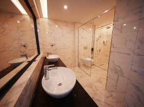 Отель Sey Beach Hotel & Spa