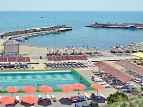 Курортный отель и яхт-клуб Торнадо