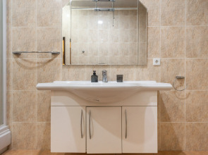 Апартаменты двухкомнатные с гостинной комнатой на Торговой улице ( K5)