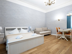 Трехкомантная квартира у летнего сада в Мозаичном дворе