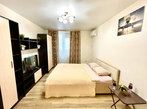 Уютные Апартаменты в доме у Космопорта (ул. Дыбенко 27а)