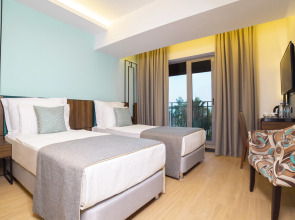 Отель Leaf Port Boutique