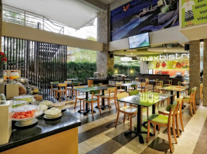 Отель MaxOneHotels Bukit Jimbaran