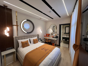 Hotel Elysian Airport