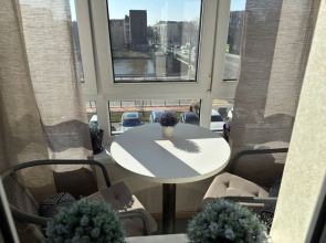 Квартира класса комфорт плюс с видом на реку в центре Рыбной деревни, остров Канта