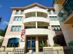 Отель Swiss Holiday