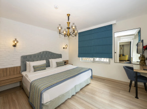 Отель The Marions Suite