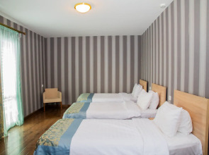 Отель Edelweiss Hotel