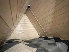 Частный дом Уютный у Реки с Чаном в Современном Стиле