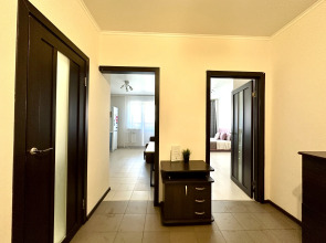 Сакура рядом ТЦ Кристалл