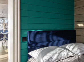 Частный Дом RiverDublDom  с баней и купелью у пруда в Новой Москве