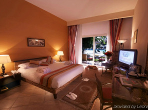 Курортный Отель Swiss Inn Pyramids Golf Resort