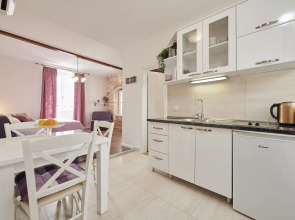 Palace Central Square